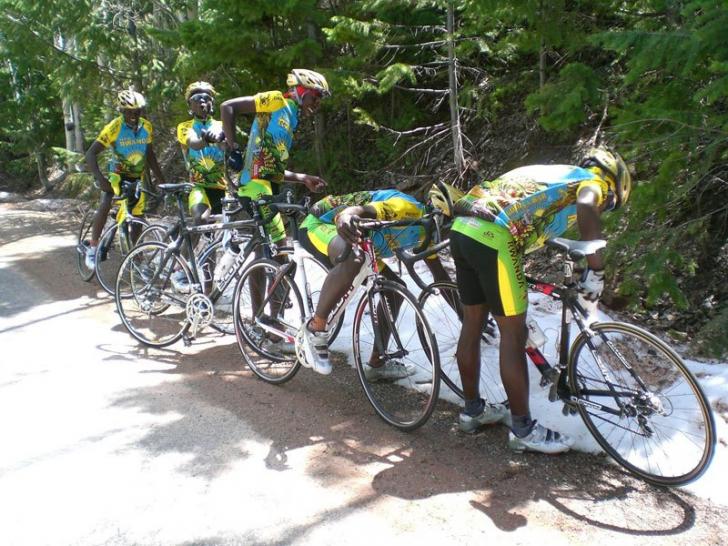 Team+Rwanda+Cycling+stop+to+touch+some+snow+as+it+was+the+team%26%238217%3Bs+first+time+ever+seeing+it
