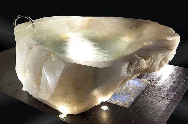 Bathtub+cut+from+a+single+piece+of+quartz