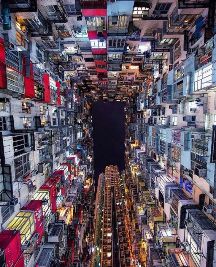 Looking+up+in+Hong+Kong