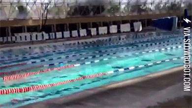A+pool+during+an+earthquake