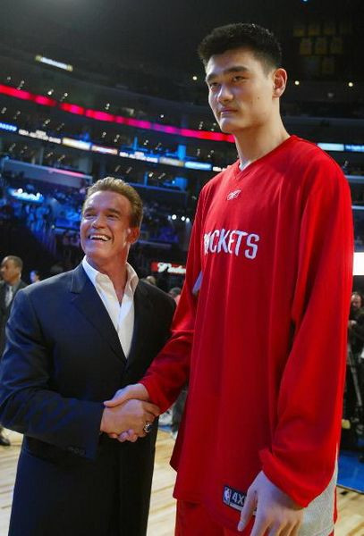 Arnold+Schwarzenegger+meeting+Yao+Ming