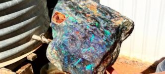 Massive+unpolished+black+opal+pulled+directly+from+a+mine+in+outback+South+Australia