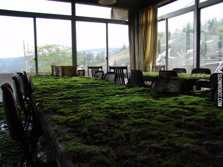 Abandoned+hotel+in+Japan