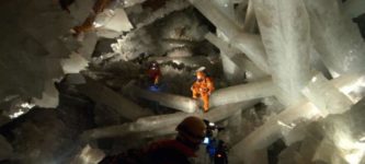 Giant+Selenite+crystals+in+a+cavern+in+Mexico.+Couldn%26%238217%3Bt+quite+grasp+the+scale+of+this+at+first.