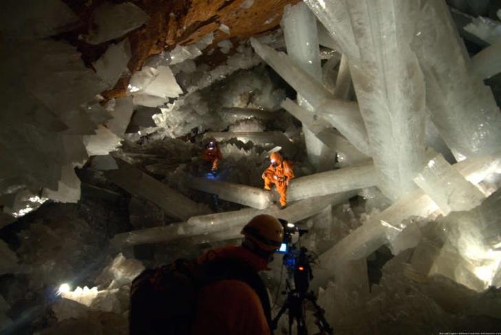 Giant+Selenite+crystals+in+a+cavern+in+Mexico.+Couldn%26%238217%3Bt+quite+grasp+the+scale+of+this+at+first.