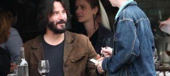 Keanu+Reeves+can+turn+water+into+wine