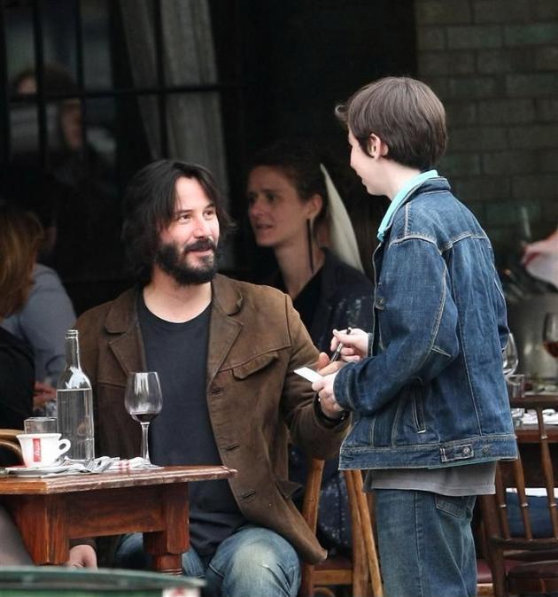 Keanu+Reeves+can+turn+water+into+wine