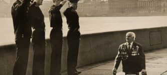 Students+saluting+a+USSR+veteran%2C+1989.