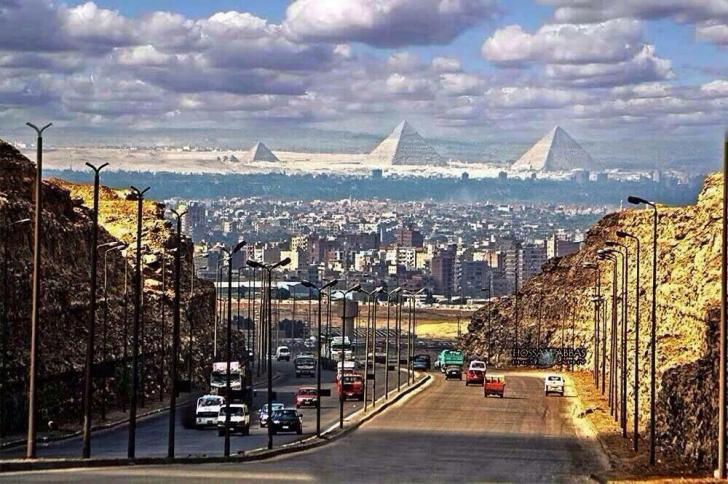 The+Pyramids+as+seen+from+a+Cairo+street
