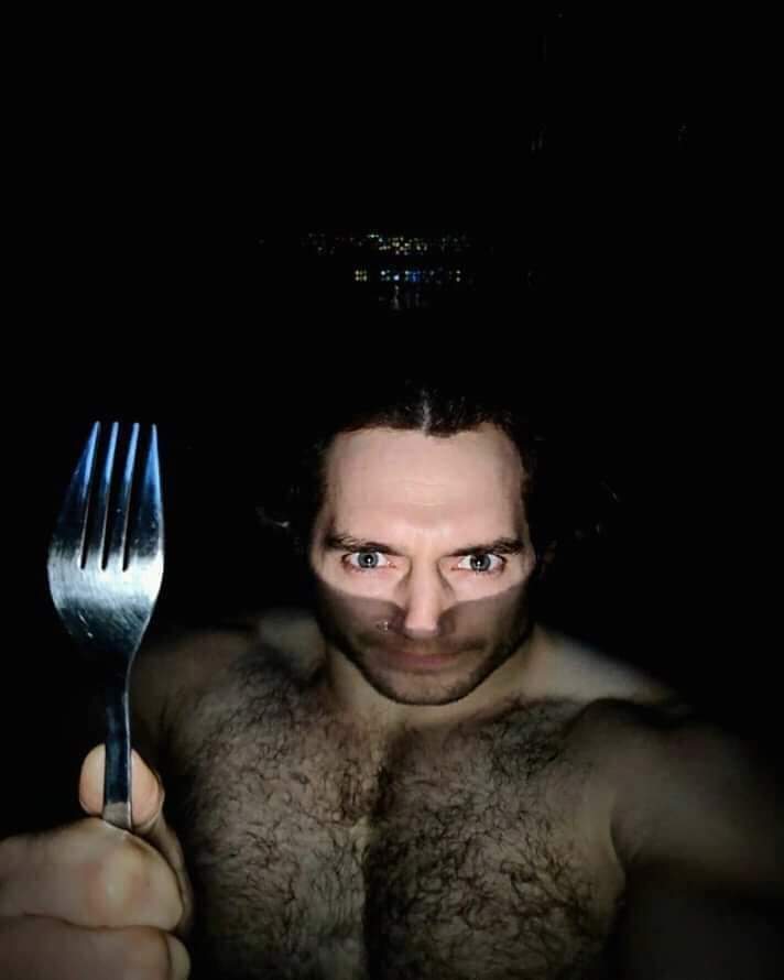 Henry+Cavill+congratulates+Aquaman+for+his+great+performance.