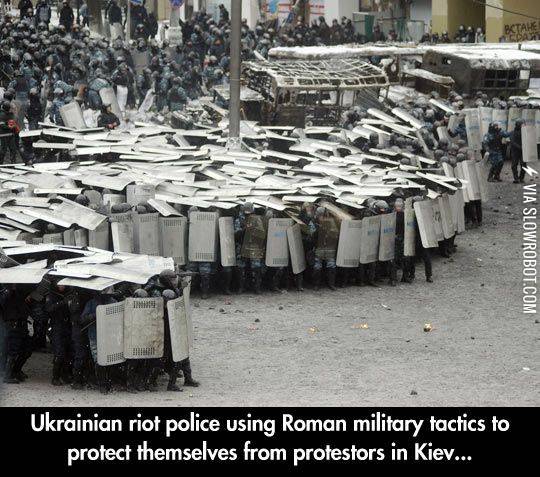 Roman+military+tactics.