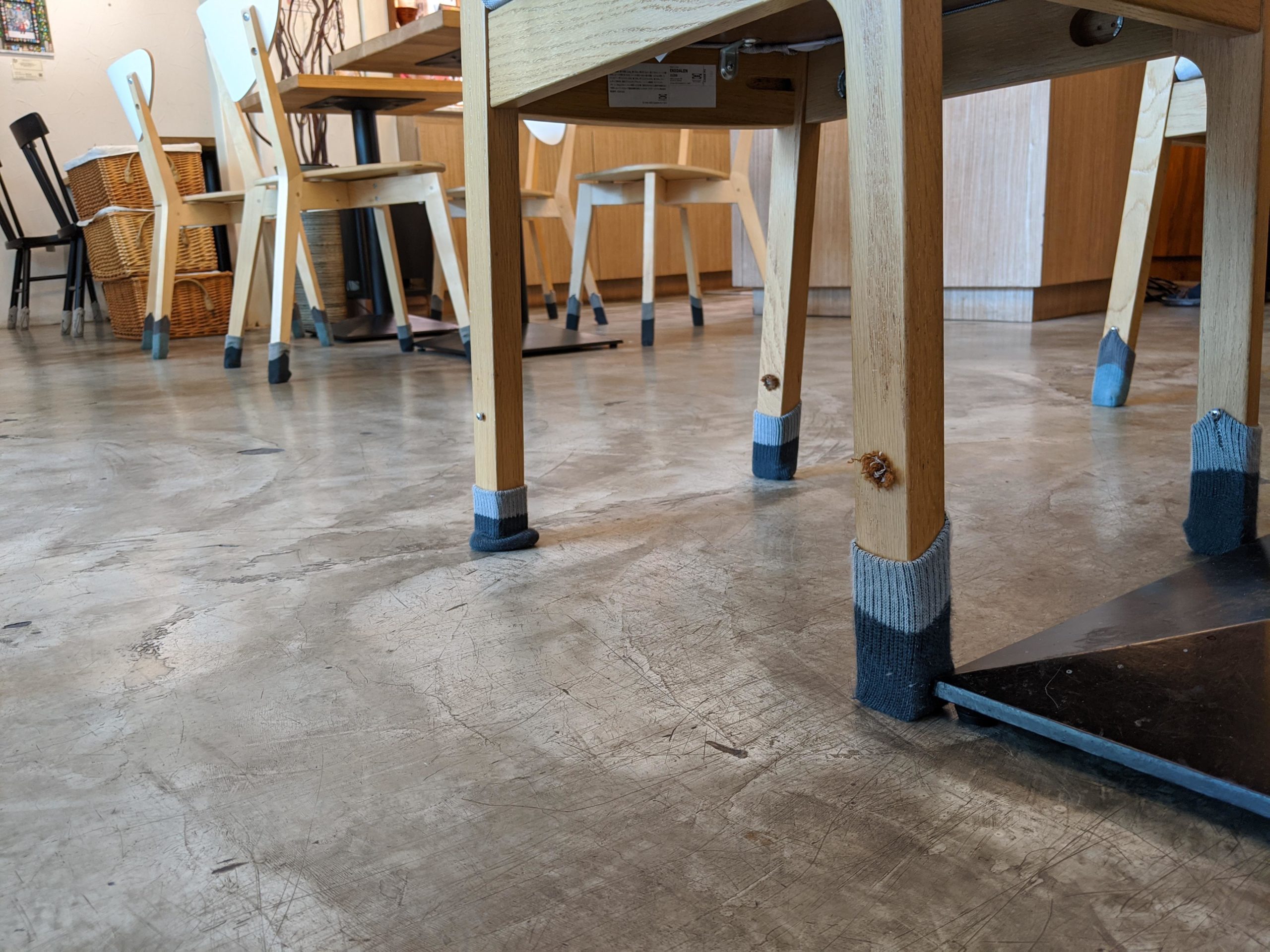 All+the+chairs+in+this+cafe+are+wearing+socks