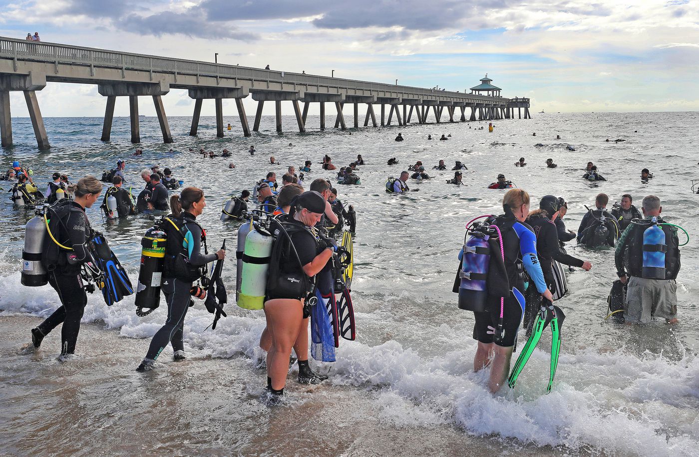 Over+600+local+divers+set+a+world+record+for+largest+ocean+floor+clean+up+at+Deerfield+Beach+FL