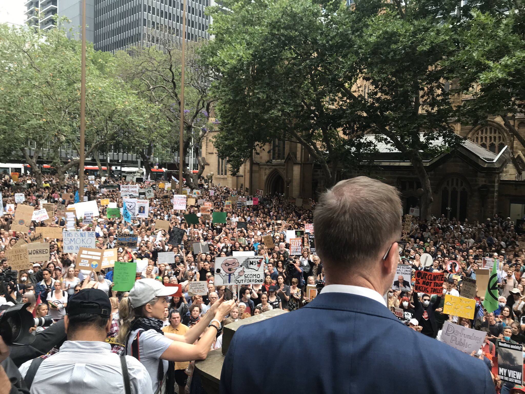 Over+10%2C000+Sydneysiders+have+poured+into+Town+Hall+to+demand+action+on+the+climate+emergency