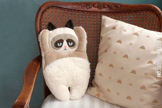Grumpy+Cat+pillow.