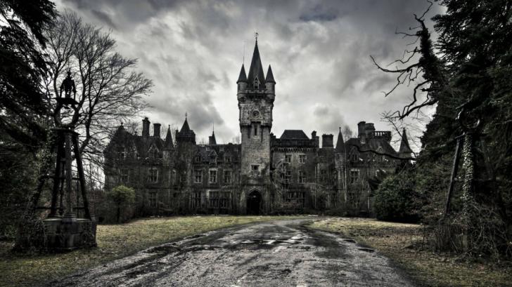 Abandoned+Belgian+chateau