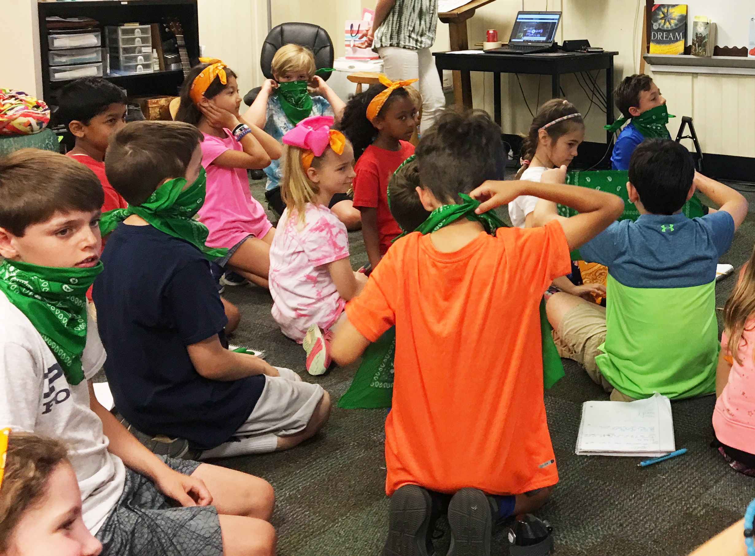 Girls+and+boys+given+bandanas+with+no+instructions.