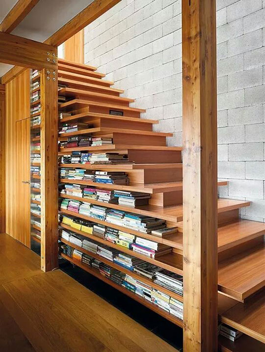 Pleasing+Bookshelf+Stairs