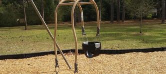 This+swing+is+designed+so+that+the+kid+and+the+parent+can+swing+together.