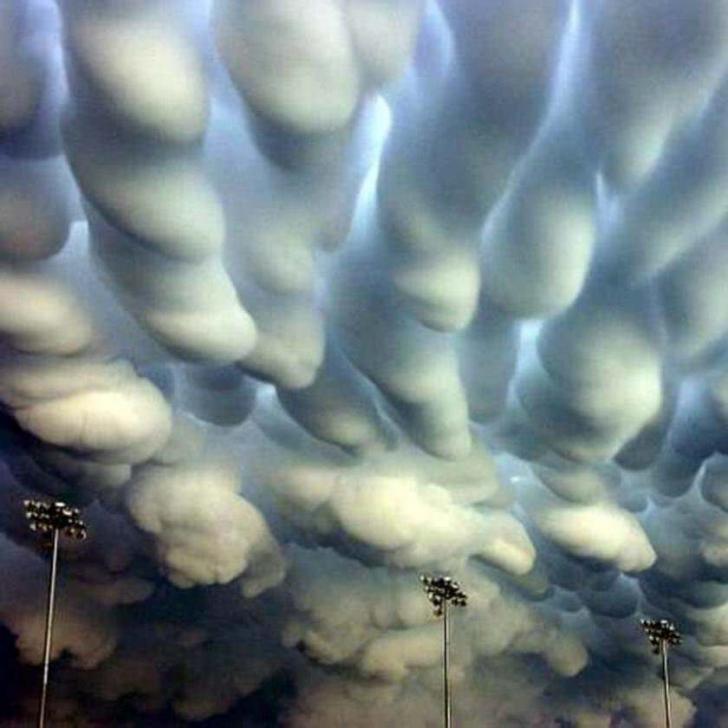 Mammatus+clouds+over+Nebraska+after+a+tornado