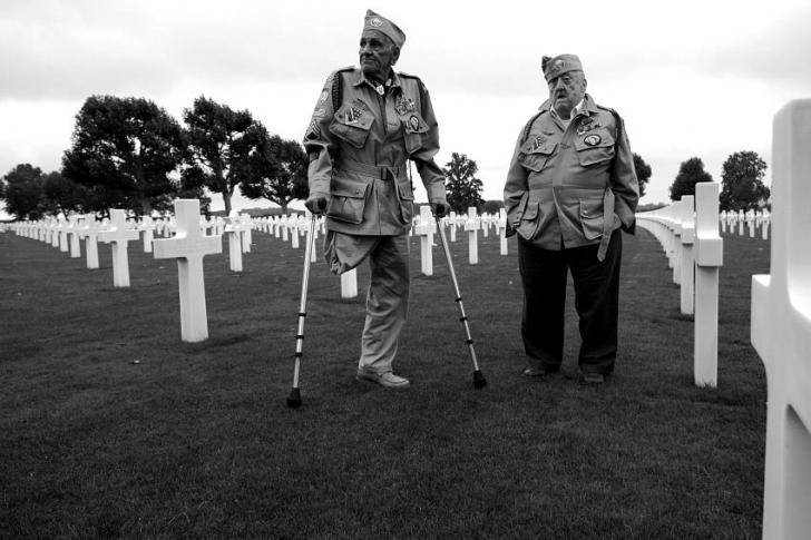 Bill+Guarnere+and+Babe+Heffrom+from+Band+of+Brothers+visiting+the+cemetery+at+Omaha+Beach+in+Normandy%2C+France.