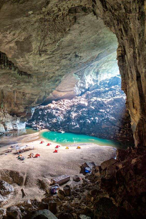 Camping+inside+the+world%26%238217%3Bs+third+largest+cave+in+Quang+Binh%2C+Vietnam.+This+cave+is+so+large+it+has+it%26%238217%3Bs+own+beach%21