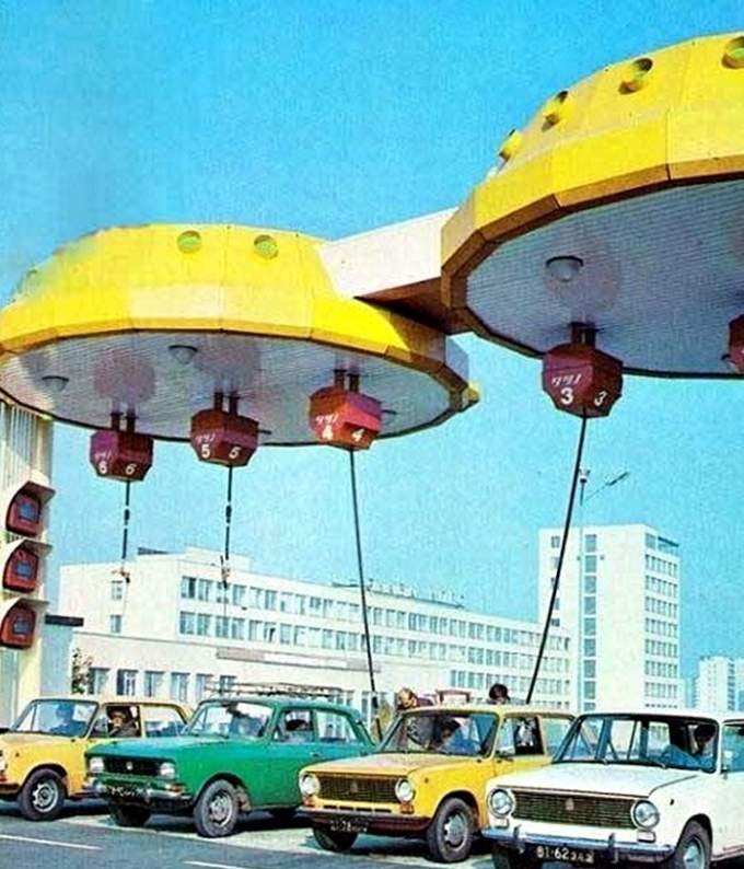 1970%26%238217%3Bs+Soviet+Gas+Station