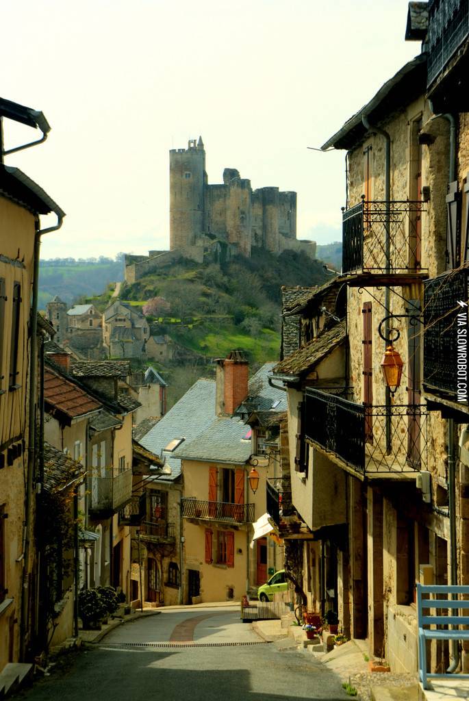 Small+town+life+in+Southern+France