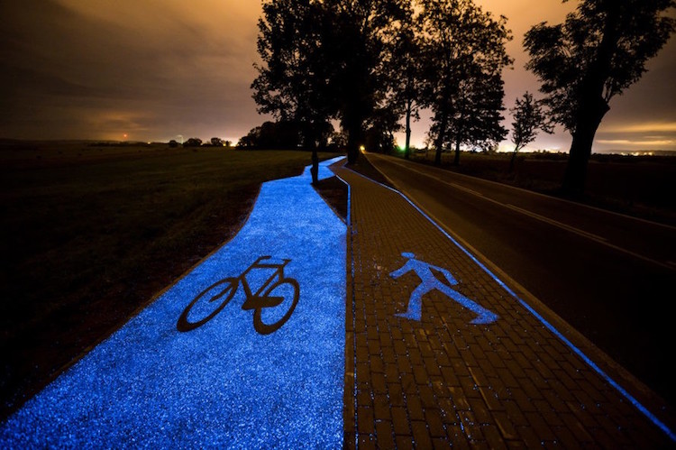 Bike+path+in+Poland+that+glows+at+night