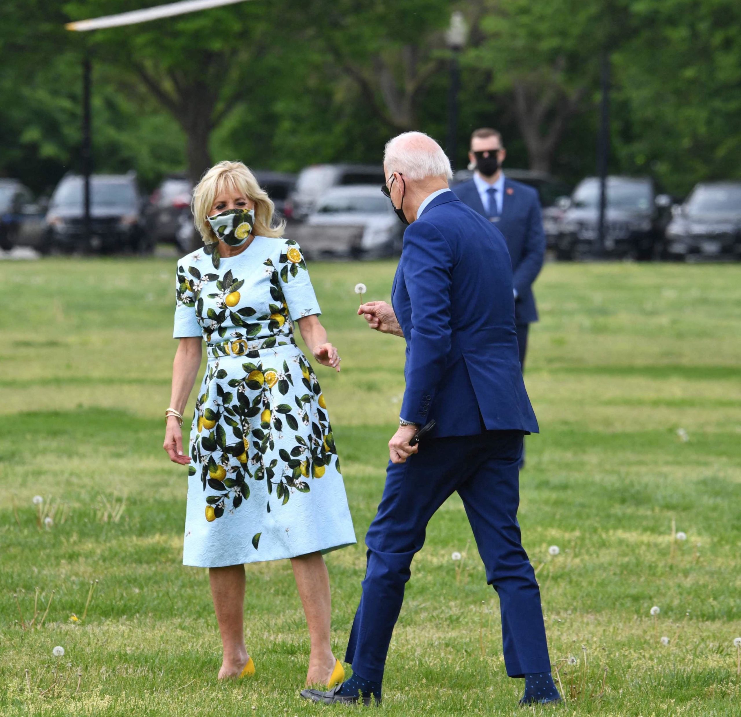 Handing+a+dandelion+to+the+First+Lady.