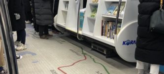 A+mini+library+on+a+train+in+Seoul