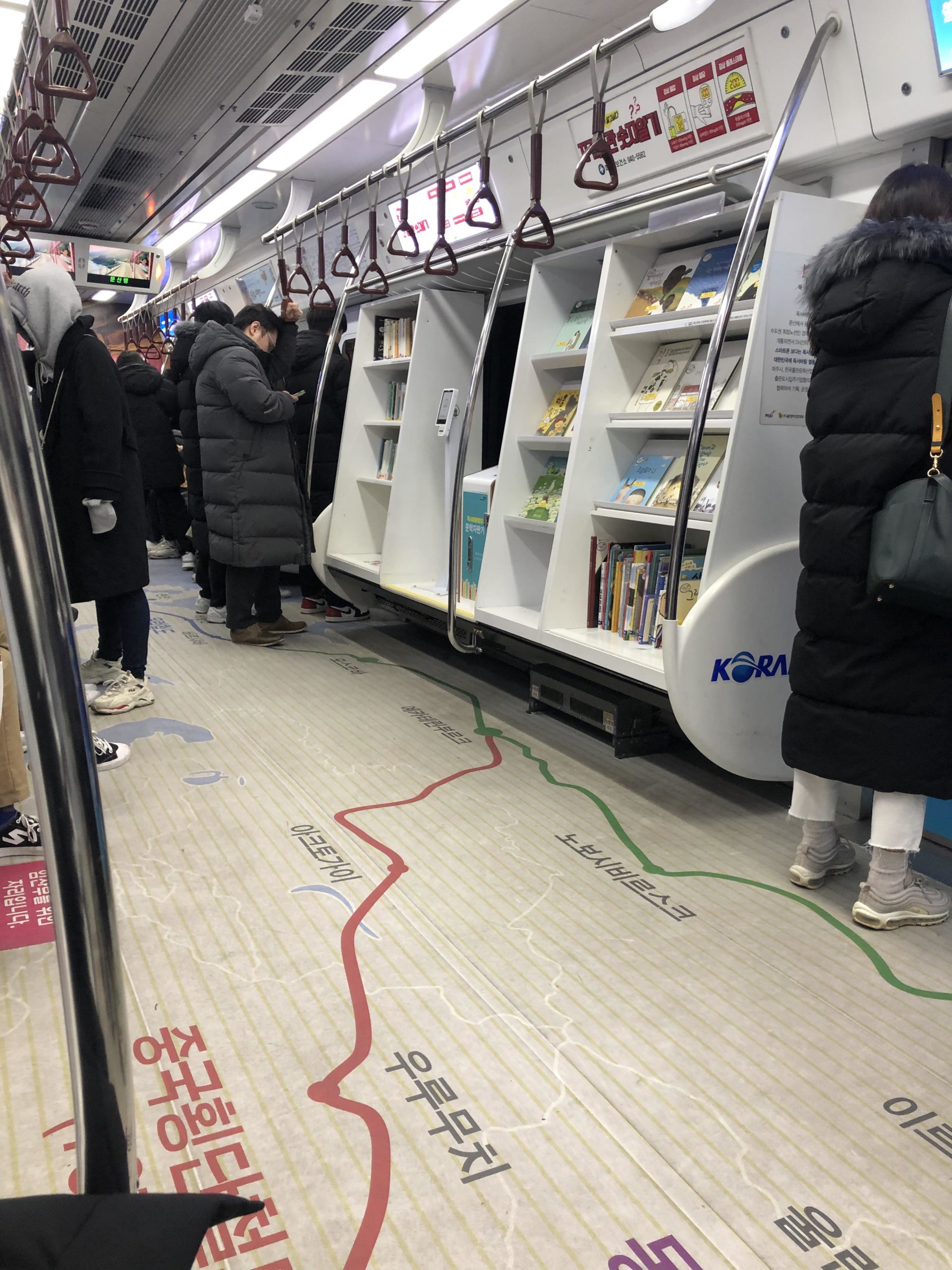 A+mini+library+on+a+train+in+Seoul