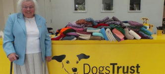 89-Year-Old+Woman+Has+Knitted+450+Blankets+For+Shelter+Dogs