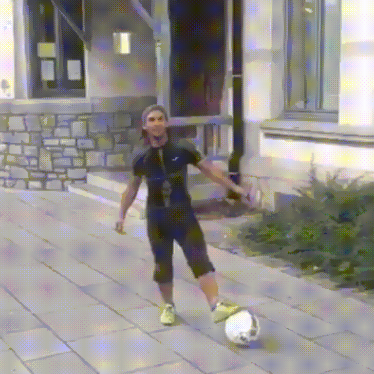 Amazing+soccer+ball+maneuver