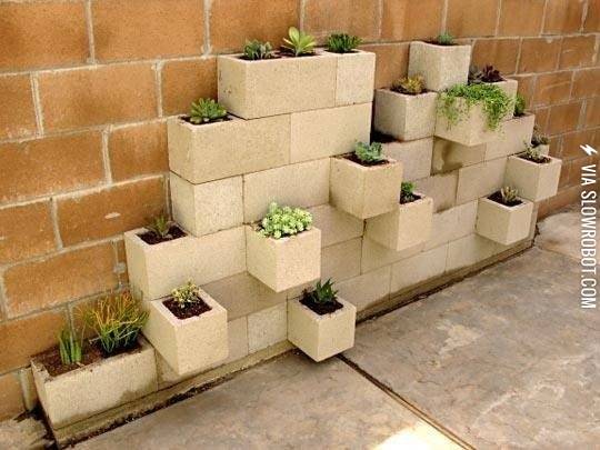 Cinderblock+planter+wall.