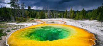 Morning+Glory+Pool+in+Yellowstone+NP+used+to+be+blue%2C+but+coins+thrown+into+the+pool+have+dyed+the+water+green%2Fyellow.