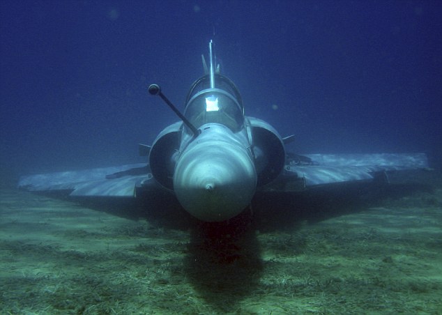 An+intact+fighter+jet+at+the+bottom+of+the+sea