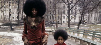 Mother+and+daughter+taking+a+walk+in+New+York+City.+1970.