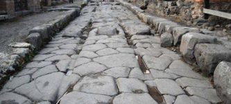 1900+year+old+chariot+tracks+in+Pompeii