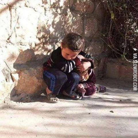 Syrian+child+trying+to+protect+his+sister+from+bombing