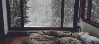 A+cozy+bed+on+a+snowy+afternoon