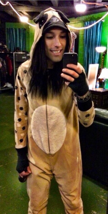 when+a+drummer+dresses+like+a+pug