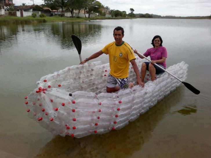 guy+makes+a+boat.+from+soda+bottles.