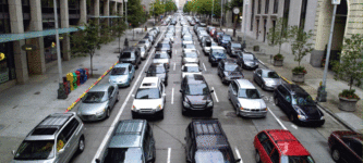 GIF+comparing+the+space+needed+for+200+people+in+cars%2C+on+bikes%2C+in+a+bus+and+on+a+train.