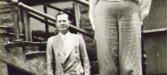 A+20+year+old+Robert+Wadlow%2C+the+world%26%238217%3Bs+tallest+Human+Being%2C+standing+with+his+Father%2C+1938