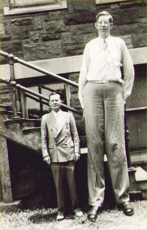 A+20+year+old+Robert+Wadlow%2C+the+world%26%238217%3Bs+tallest+Human+Being%2C+standing+with+his+Father%2C+1938