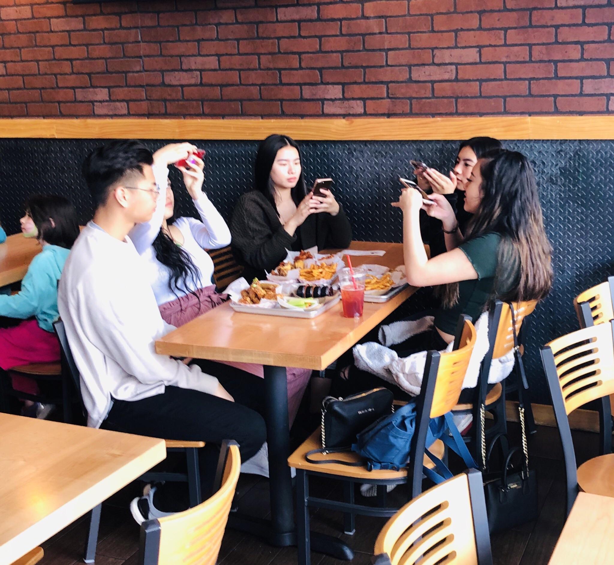 the+guy+who+just+wants+to+eat+his+wings+and+fries