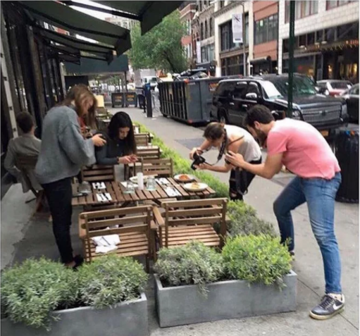 A+group+of+hipsters+eating+lunch