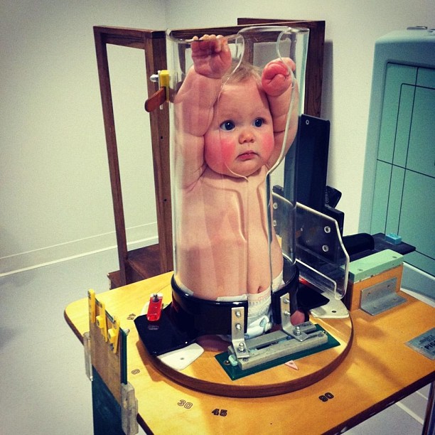 A+baby+getting+an+X-Ray+looks+hilarious.