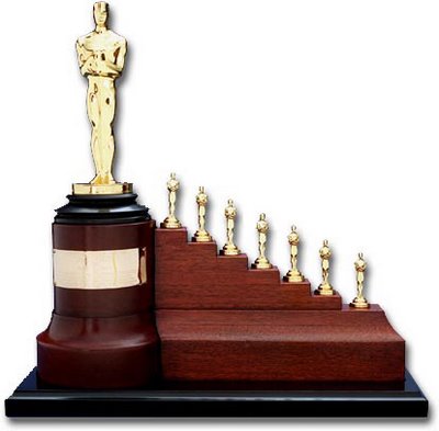 Walt+Disney+received+this+special+Oscar+for+Snow+White+and+the+Seven+Dwarfs+in+1939